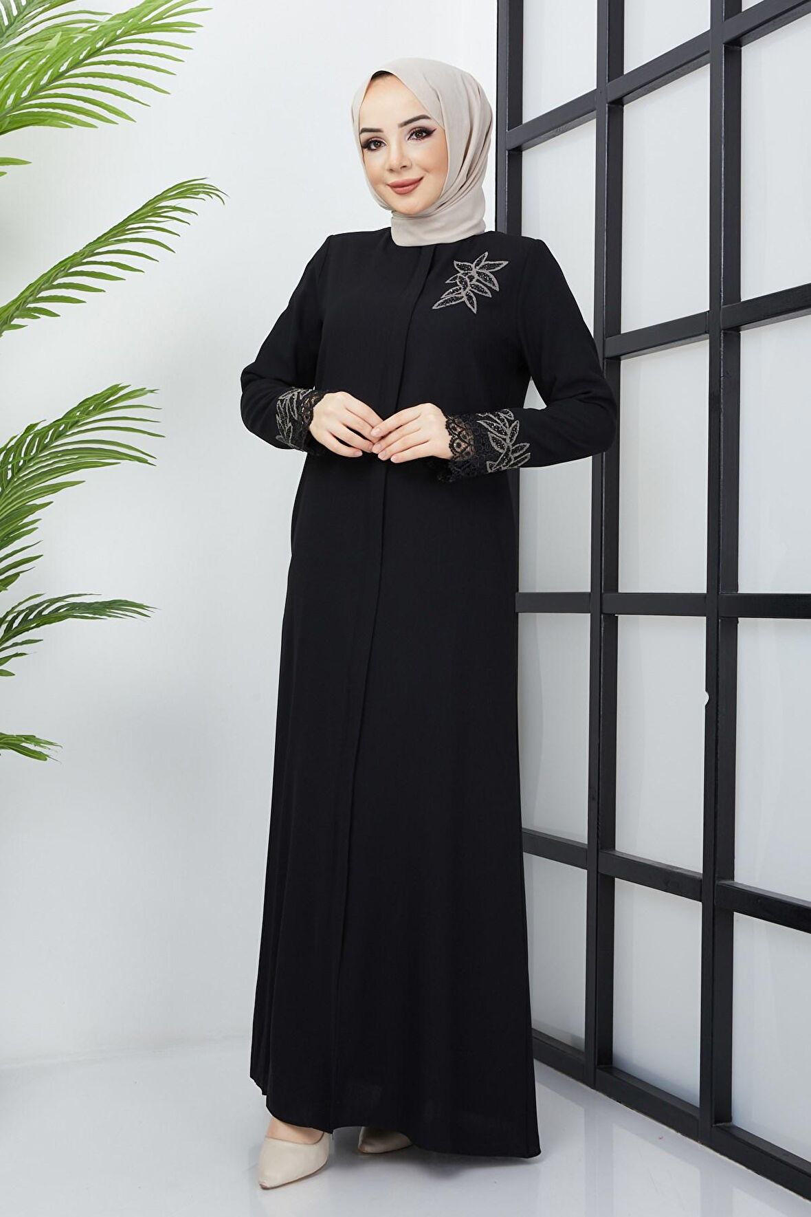 Büyük Beden Dantel Taş İşleme Detaylı Siyah Ferace